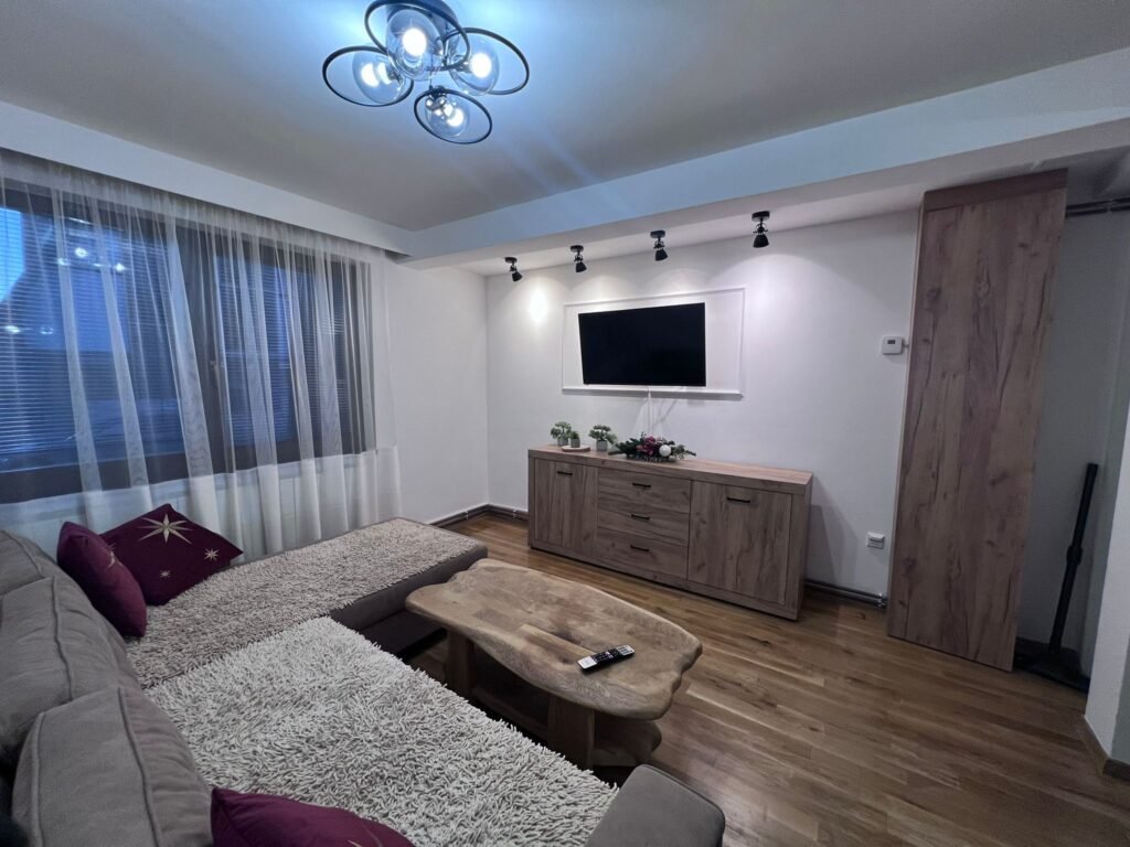 Dnevni boravak sa TV-om i ugaonom sofom – Peko apartman Jahorina